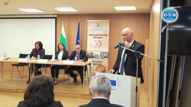 Международният ден в памет на жертвите на Холокоста бе отбелязан с дискусия в Дома на Европа