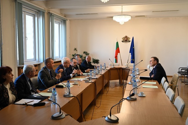 Министерство на труда и социалната политика: Министър Гуцанов и организациите на работодателите обсъдиха развитието на пазара на труда