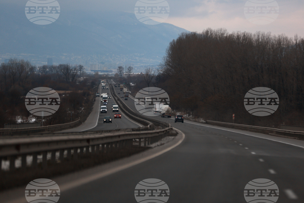 До 15 декември за ремонт се ограничава движението в платното за София в трикилометров участък на магистрала „Хемус“ в област Варна