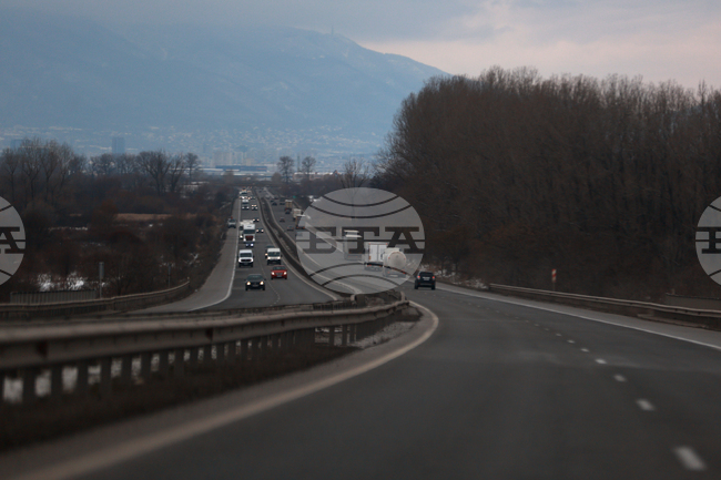 До 15 декември за ремонт се ограничава движението в платното за София в трикилометров участък на магистрала „Хемус“ в област Варна