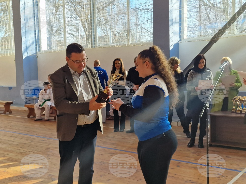 Свищов - общински ученически игри - награждаване