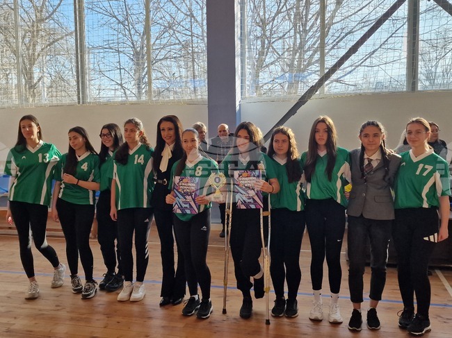 В Свищов наградиха победителите, участвали в общинските ученически игри