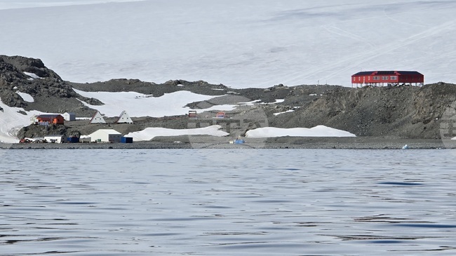 Bulgarian Antarctic Expedition Begins Full Scientific Operations on Livingston Island