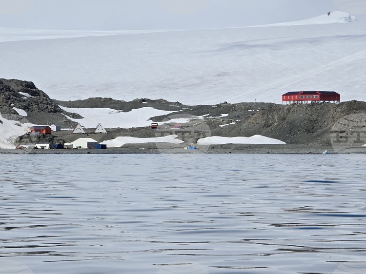 Bulgarian Antarctic Expedition Begins Full Scientific Operations on Livingston Island