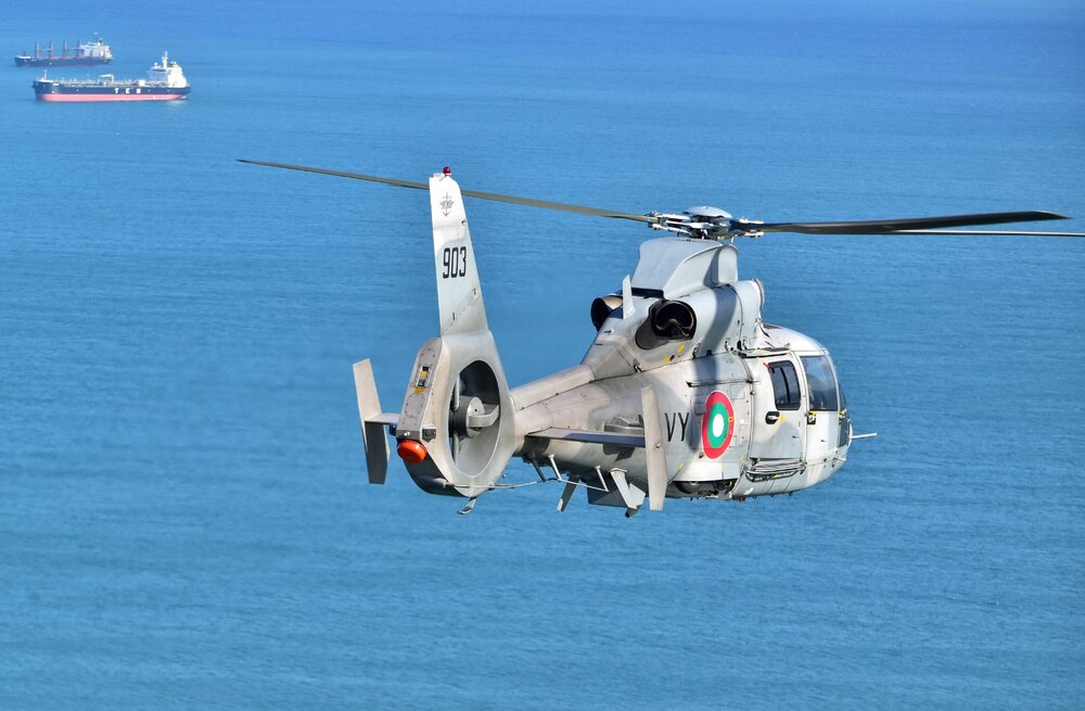 Общо 33 полета на военни вертолети за търсене на съмнителни миноподобни обекти и следене за замърсявания в Черно море са осъществени през 2024 г.