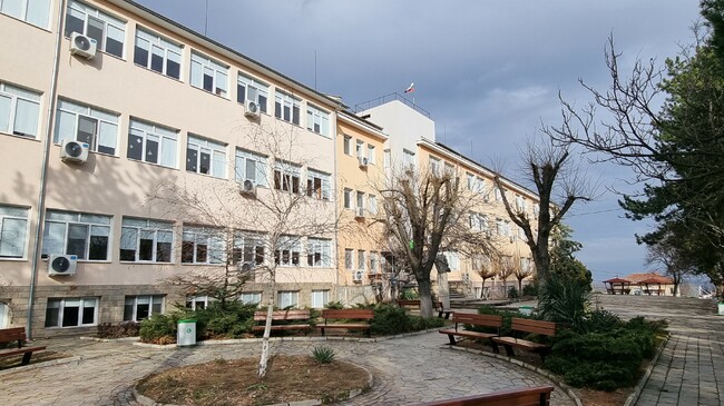 Паралелка по природни науки в СУ „Христо Ботев“ в Ивайловград, предвидена за закриване, остава с решение на МОН
