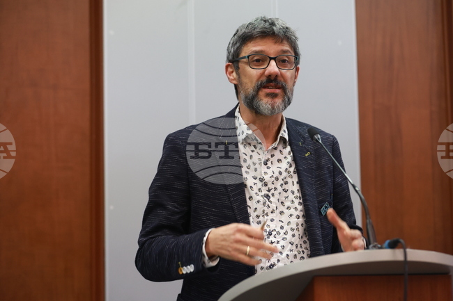 Книга на Йордан Ефтимов е включена в есенната селекция на британско поетично дружество