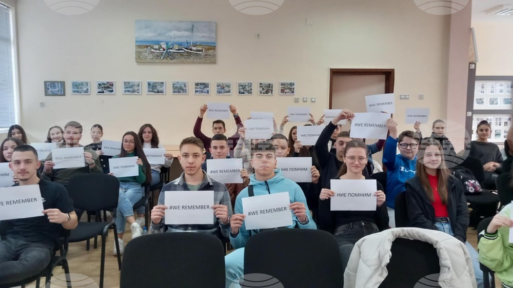 Ученици от Попово участваха в урок по история и съпричастност по случай Международния възпоменателен ден на Холокоста