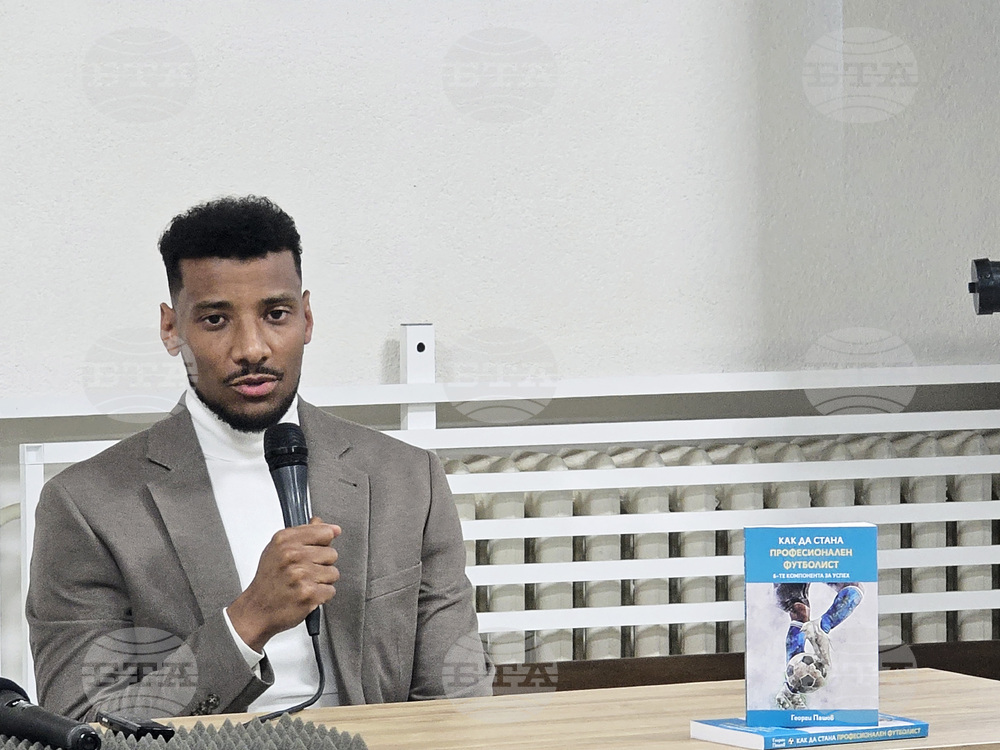 Бившият футболен национал на България Георги Пашов проведе мотивационна среща с деца в Добрич и представи книгата си