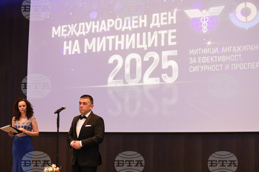 Агенция „Митници“: Митническа служителка, спасила водач от горящ камион, е „Митничар на годината“