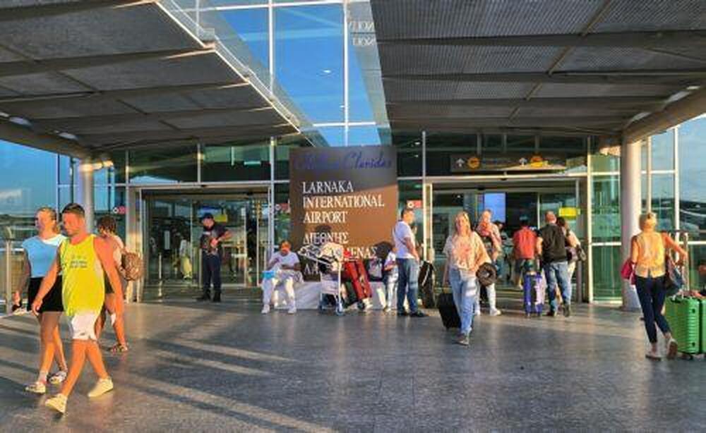 КНА: Поради съображения за сигурност израелските власти наредиха на израелските самолети, пътуващи към Кипър, да кацат само в Ларнака