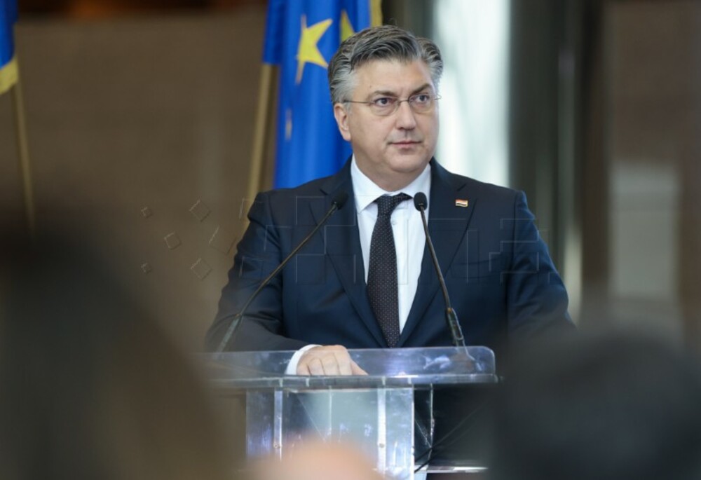 ХИНА: Хърватският премиер Андрей Пленкович отдаде почит на жертвите на Холокоста