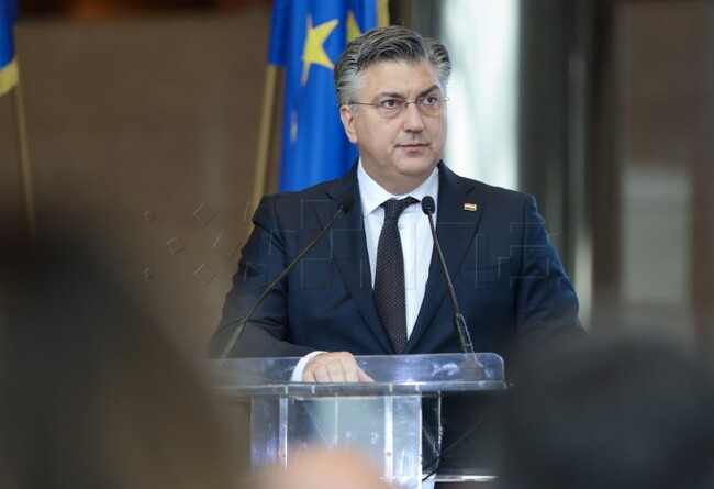 ХИНА: Хърватският премиер Андрей Пленкович отдаде почит на жертвите на Холокоста