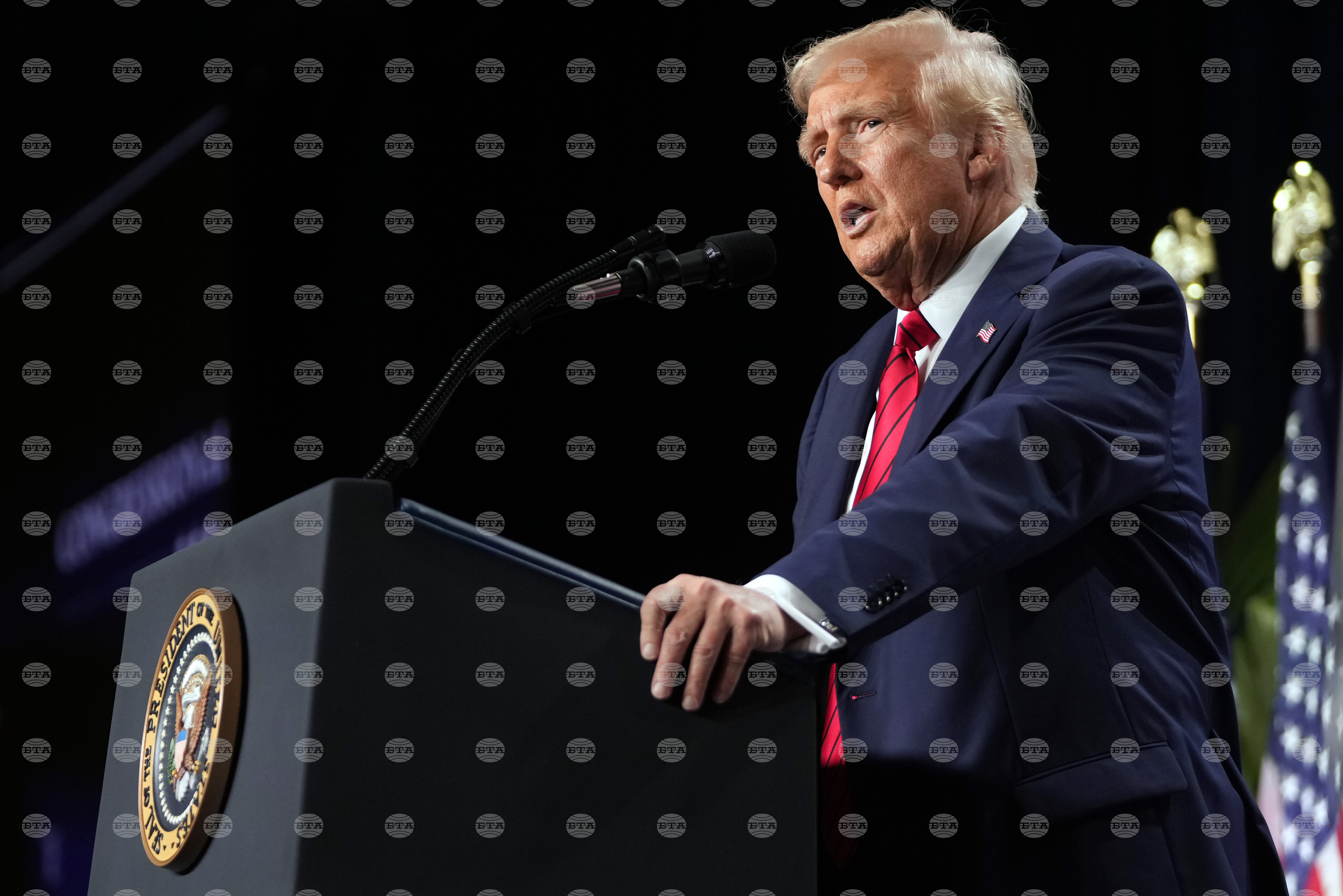 ​  În fața susținătorilor săi, Trump a conturat unele dintre acțiunile sale viitoare – de la impunerea taxelor vamale și consolidarea frontierelor până la interzicerea ideologiei transsexuale în armată 