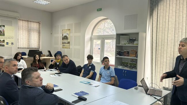 Ученици от ПГИ „Проф. Д-р Димитър Табаков“ представиха свои еко идеи пред зам.-кметове на Сливен