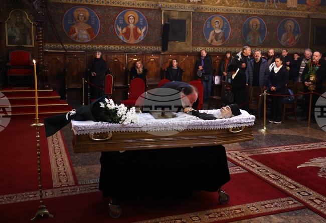 Беше отслужена заупокойна света литургия в памет на схиархимандрит Амвросий