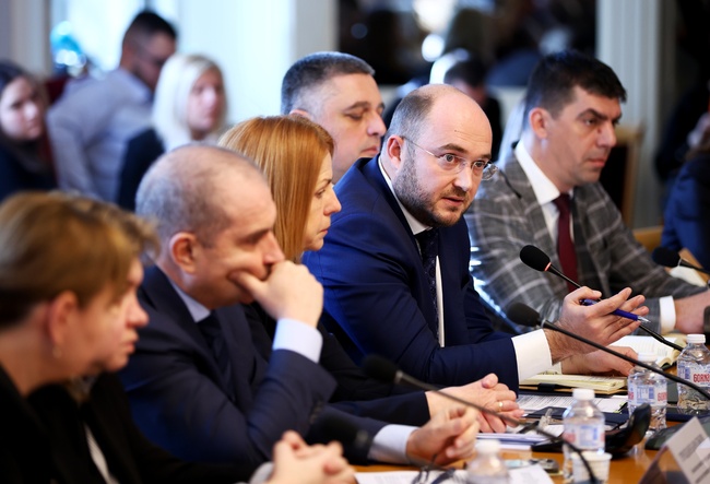 Трябва да бъдат представени конкретни законодателни решения, които да имат резултат, а не само да изказваме съчувствие, каза министърът на правосъдието