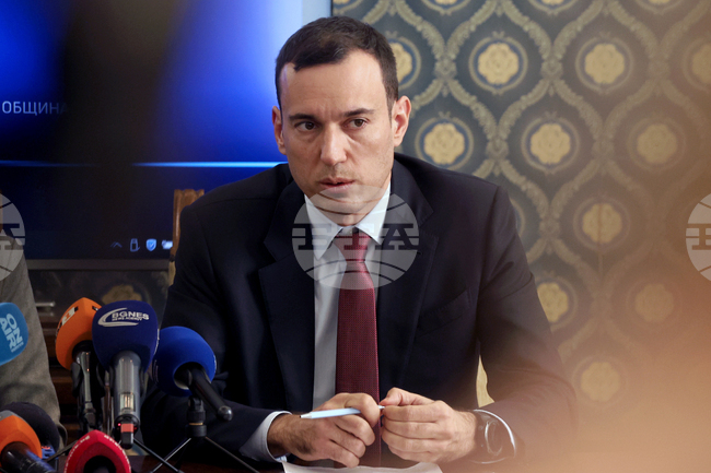 Ремонтът на ул. "Опълченска" продължава, заяви столичният кмет Васил Терзиев