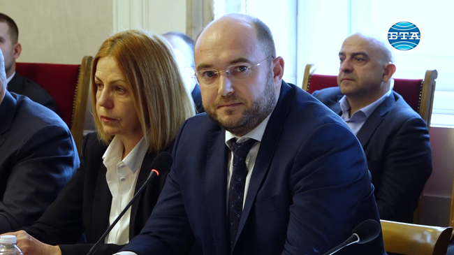 Трябва да бъдат представени конкретни законодателни решения, които да имат резултат, а не само да изказваме съчувствие, каза министърът на правосъдието