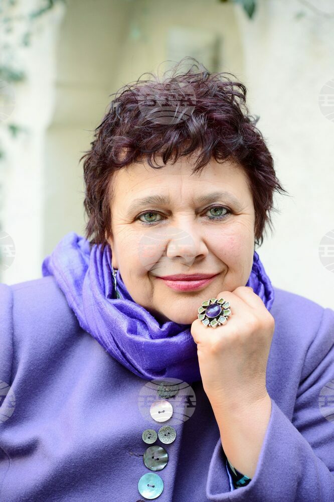 На Свети Валентин поетесата Мирела Иванова ще представи стихосбирка си „Любовите ни“ в Стара Загора