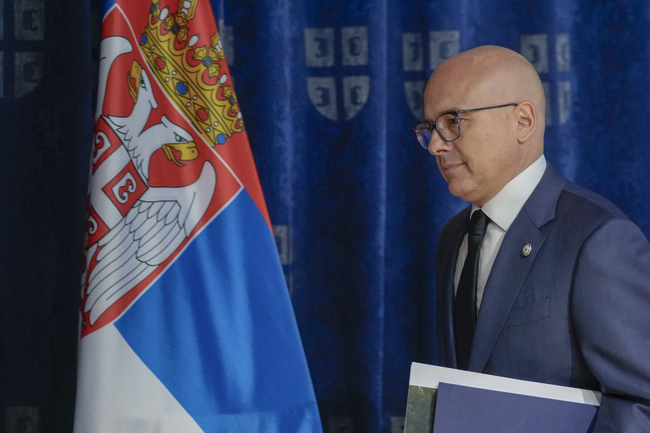 Бившият сръбски премиер Милош Вучевич призова сърбите на мирен контрапротест