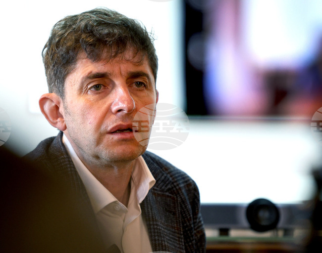 Разследващите на инцидента със скъсания кабел в Балтийско море все още не са се качили на борда на „Вежен“