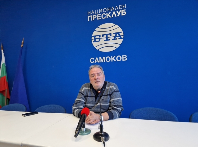 Стойността Националната награда за живопис „Захарий Зограф“ да бъде връчена в Самоков е много висока, каза Веселин Хаджиангелов