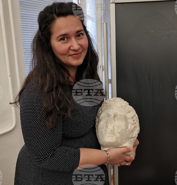 За първи път показаха реставрираната глава на втората мраморна статуя от Хераклея Синтика