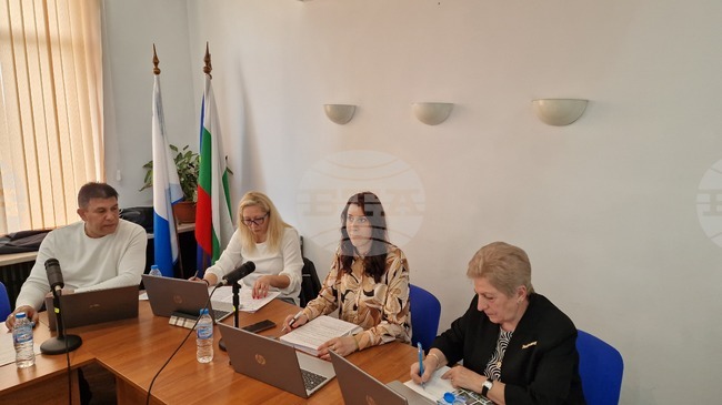 Общинският съвет в Мирково прие две изменения в устройствените планове, свързани с „Елаците-Мед“, и отпуска 3000 лв. на танцов клуб „Мирковско хоро“