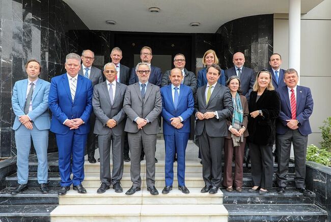 САБА: Йемен и посланиците от ЕС обсъдиха ситуацията в страната