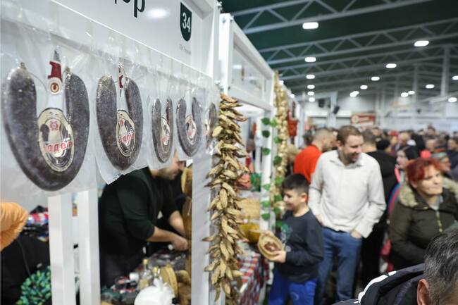 Панаирът на „пеглана кобасица“ се състоя в Пирот