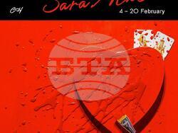 Сара Алберт експериментира с принт, неонови картини и работа върху огледала за изложбата си From Sara with love. Снимка: организатори