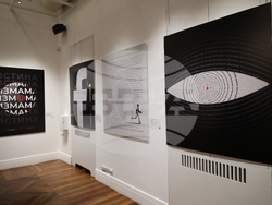 „Истината не е по средата" - изложба