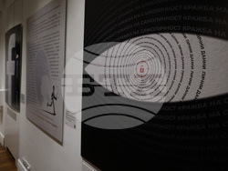 „Истината не е по средата" - изложба