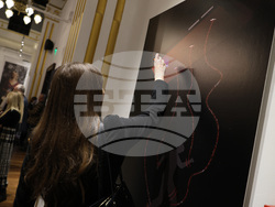 „Истината не е по средата" - изложба