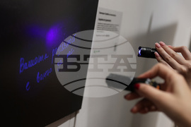 „Истината не е по средата" - изложба