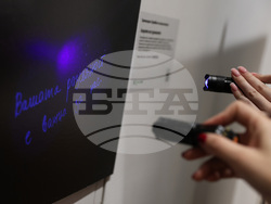 „Истината не е по средата" - изложба