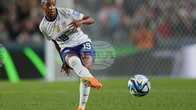 Олимпийската и световна шампионка с женския национален отбор на САЩ Кристъл Дън обяви оттеглянето си от футбола на 33-годишна възраст