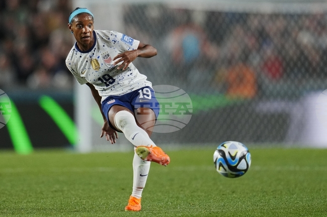 Олимпийската и световна шампионка с женския национален отбор на САЩ Кристъл Дън обяви оттеглянето си от футбола на 33-годишна възраст