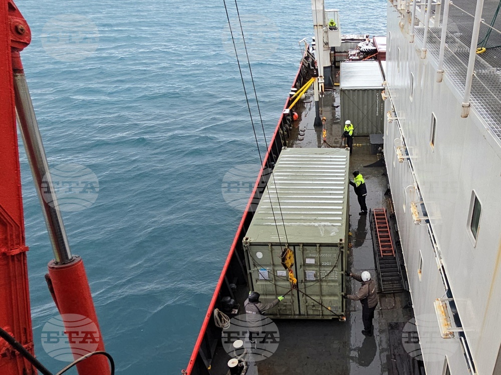 Днес завърши последният етап от планираните товаро-разтоварни дейности за 33-тата българска антарктическа експедиция 