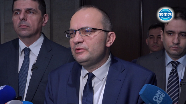 От „Демократична България“ поискаха министър Петкова да дойде в бюджетната комисия, за да ѝ помогнат с разчетите за Бюджет 2025