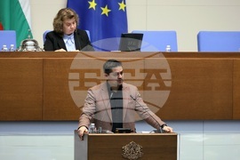 Парламент - заседание - Радостин Василев