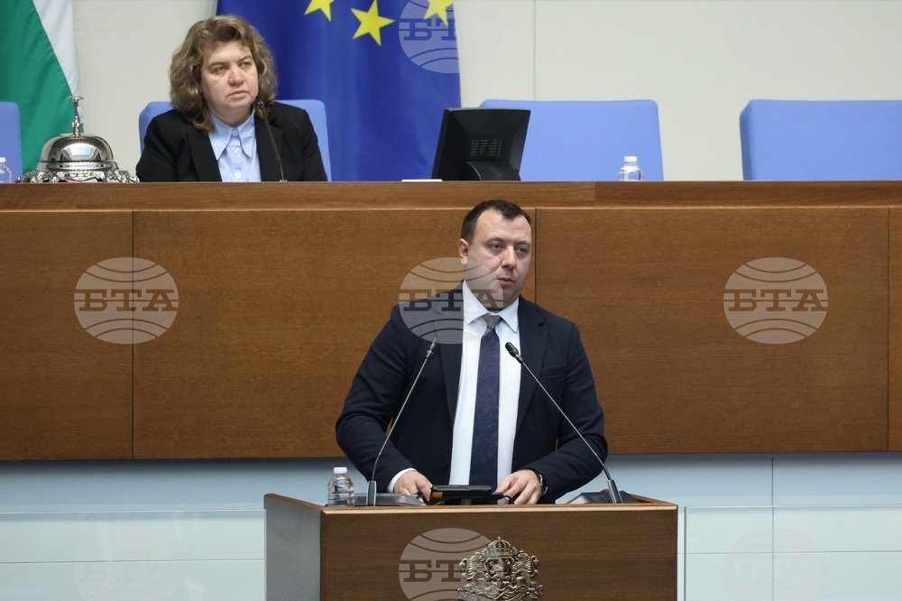 Парламент - заседание - Петър Петров