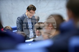 Парламент - заседание - Венко Сабрутев