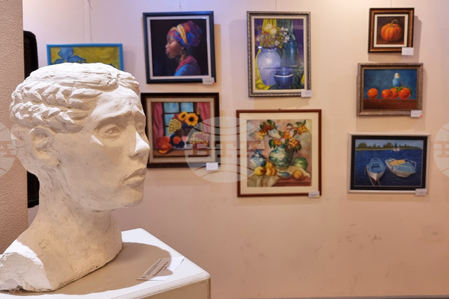  Варна - НУИ „Добри Христов” - годишна изложба