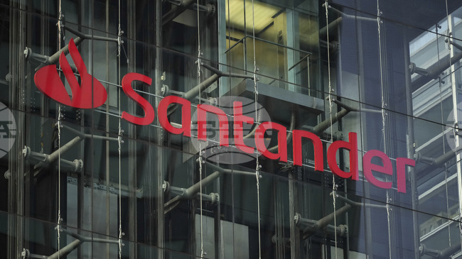 Испанската банка „Сантандер“ очаква 1 млрд. евро положителен годишен ефект от инвестиции в изкуствен интелект