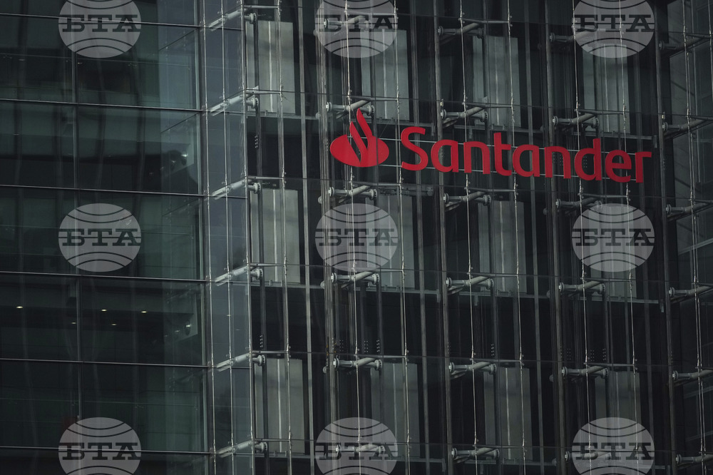 Австрийската банка "Ерсте груп" придобива контролен пакет от полското дъщерно дружество на "Банко Сантандер"