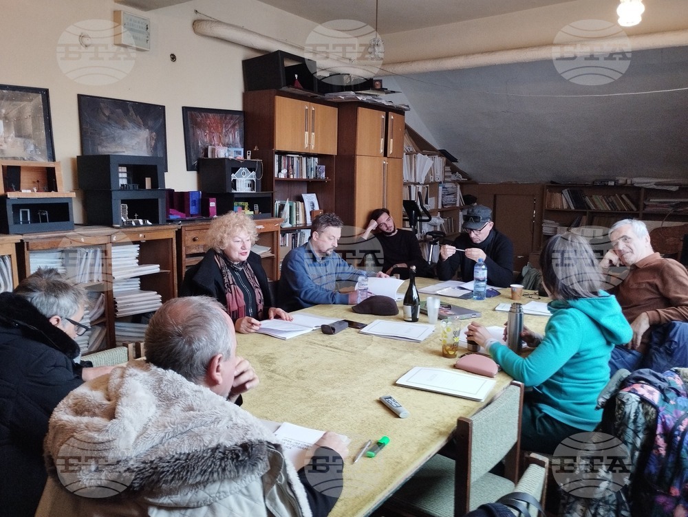 Ямболският драматичен театър „Невена Коканова“ подготвя нов спектакъл по пиесата „Има ли смисъл да утепваме мечка“ на Панчо Панчев