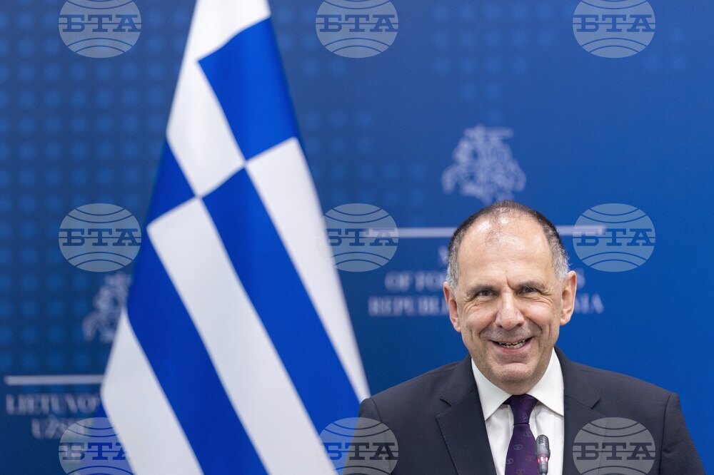 Гърция изрази подкрепа за целенасочени санкции срещу Русия ден преди четвъртата годишнина от войната в Украйна