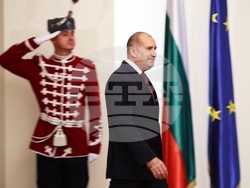 Румен Радев - Месауд Мехила - награждаване